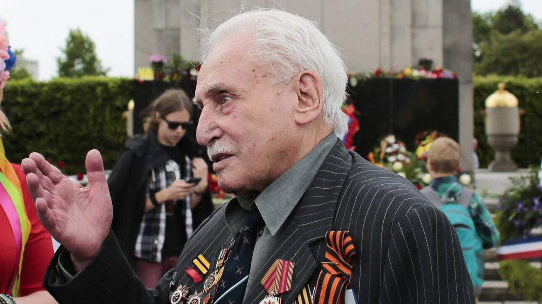 Πέθανε σε ηλικία 98 ετών ο τελευταίος επιζών απελευθερωτής του Άουσβιτς