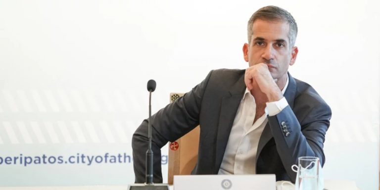 Κώστας Μπακογιάννης: Το κλειδί της πόλης των Τιράνων έλαβε ο δήμαρχος Αθηναίων