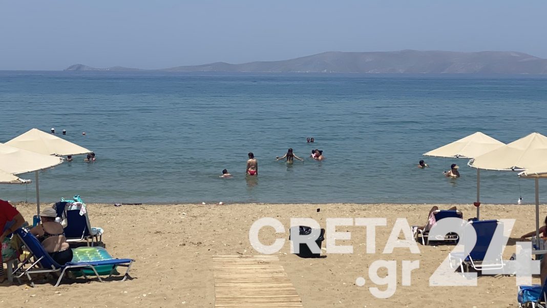 Οι υψηλές θερμοκρασίες οδήγησαν τους Ηρακλειώτες στις παραλίες (εικόνες)
