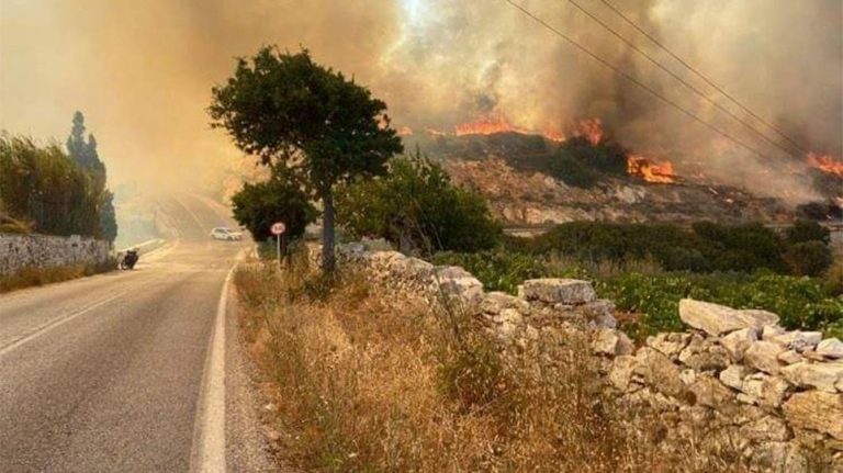 Πυρκαγιά στην Πάρο: Καλύτερη η εικόνα της – Χωρίς ενιαίο μέτωπο η φωτιά, διάσπαρτες οι εστίες