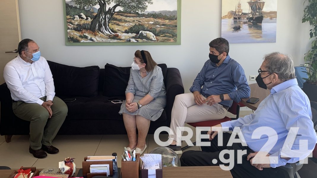 Ηράκλειο: Συνάντηση Μενδώνη με τον πρόεδρο της ΠΕΔ