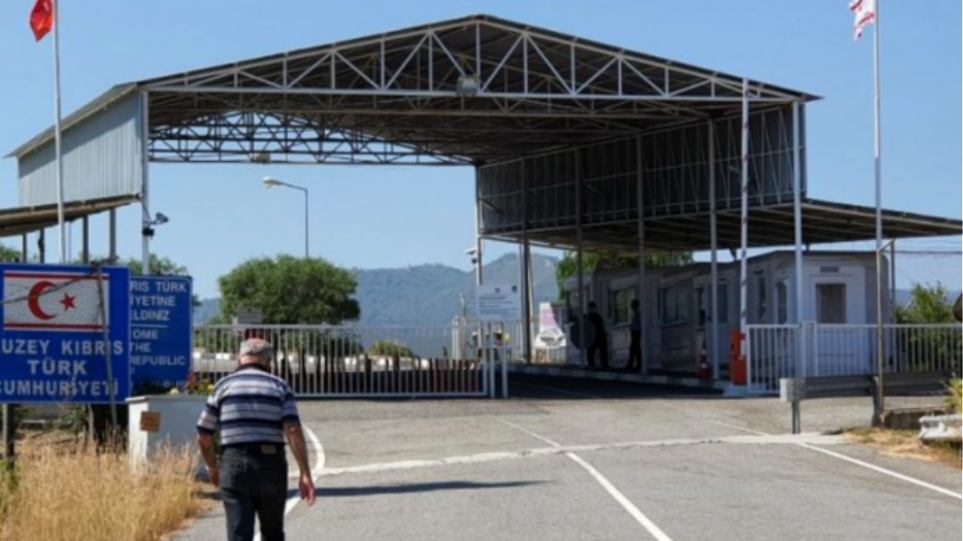 Κύπρος: Ανοίγουν τα οδοφράγματα στην πράσινη γραμμή