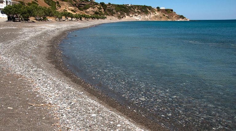 Ηράκλειο: Καθαρίζουν τον βυθό και την παραλία του Τσούτσουρα
