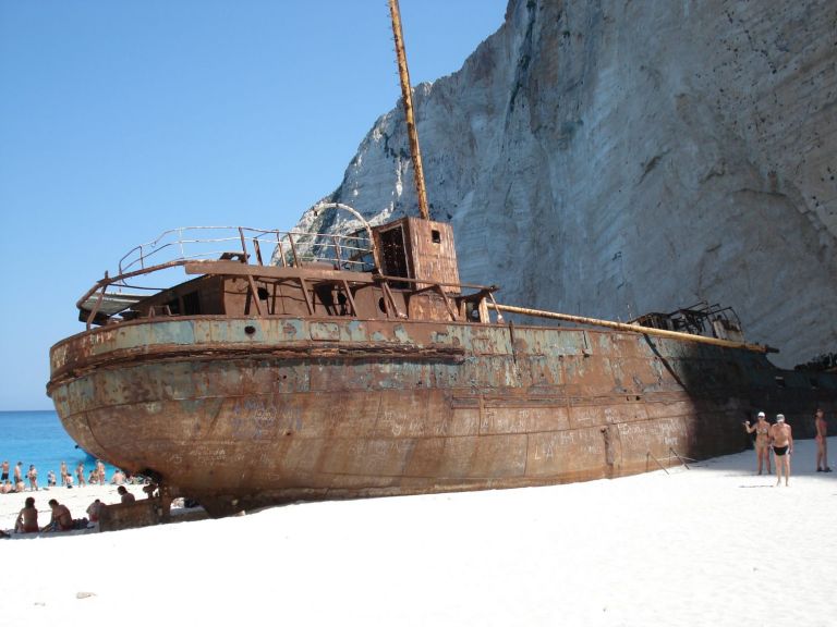 Βίντεο με τη θανατηφόρα πτώση τουρίστριας στο «Ναυάγιο»