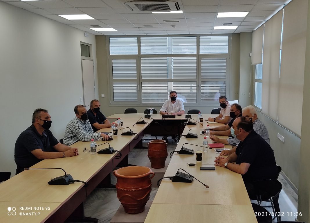 Στο επίκεντρο της συνάντησης οι οδικές συνδέσεις του νέου αεροδρομίου στο Καστέλλι