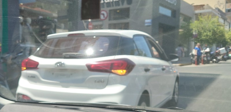 Κρήτη: Άφησε το όχημα στη… μέση του δρόμου (εικόνες)