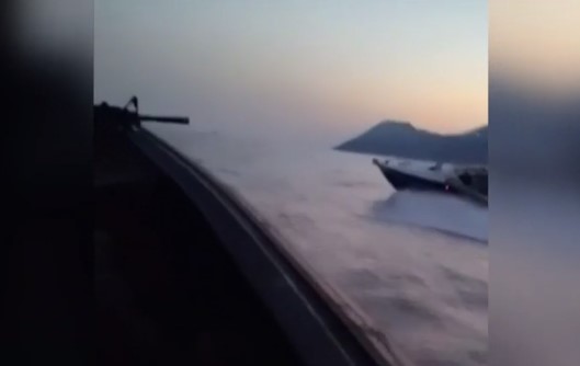 Καταδίωξη με πραγματικά πυρά σε σκάφος που μετέφερε μετανάστες  από την Ελλάδα στην Ιταλία