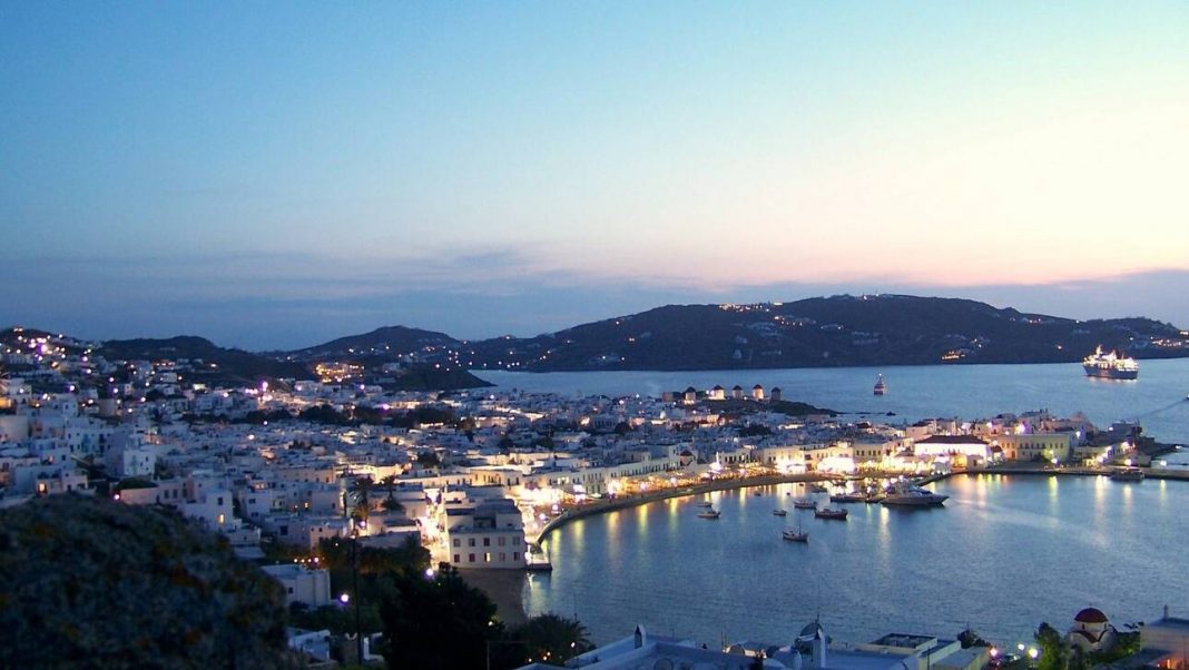 «Πάγωσε» η Μύκονος μετά το μίνι lockdown – Πολιτική κόντρα με φόντο τις ανησυχίες για τον τουρισμό
