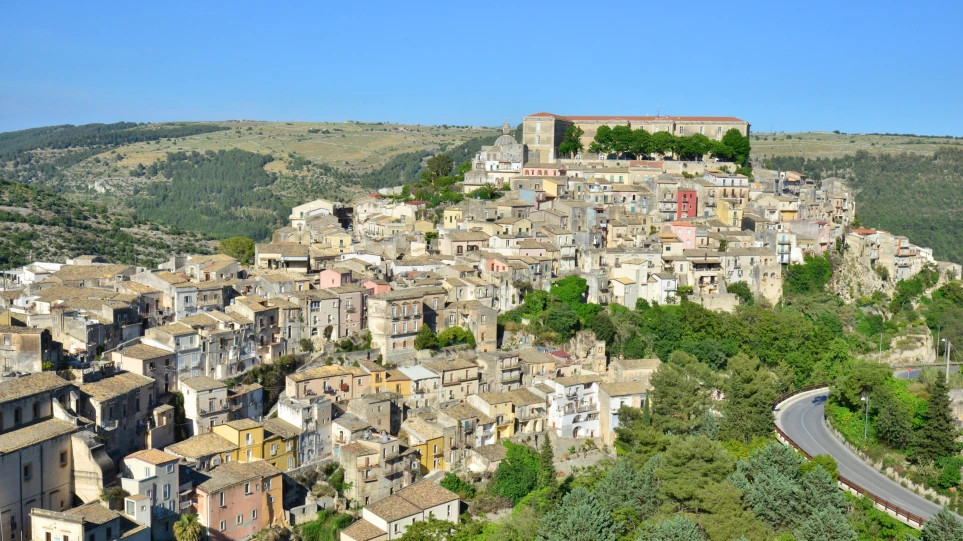Χωριό της Σικελίας ετοιμάζεται να δημοπρατήσει 20 σπίτια με μόλις δύο ευρώ το καθένα