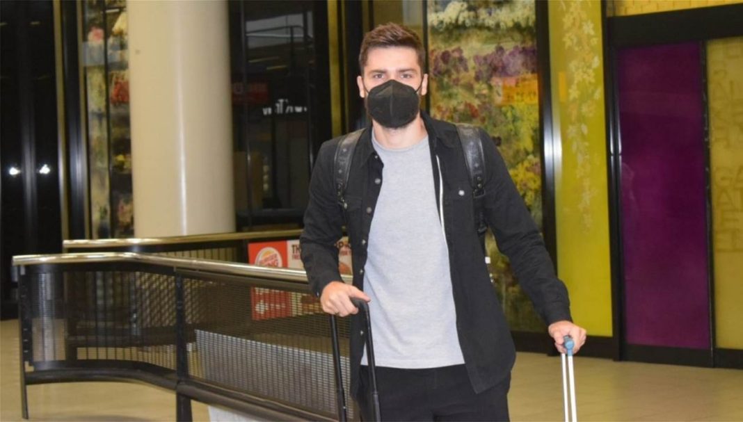 Υπογράφει για 3 χρόνια στον ΟΦΗ