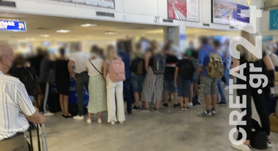 Ηράκλειο: Συνωστισμός στο αεροδρόμιο και οι έλεγχοι στο …μηδέν