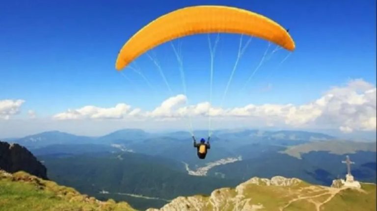 Αγωνία για τον αγνοούμενο αεροπτεριστή – Έχει εντοπιστεί σε δύσβατο σημείο (βίντεο)