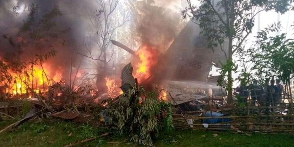 Φιλιππίνες: Τουλάχιστον 17 νεκροί από τη συντριβή στρατιωτικού αεροσκάφους