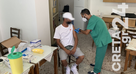 Hράκλειο: Ξεκίνησε ο εμβολιασμός των προσφύγων