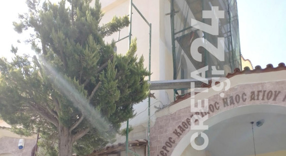 Ηράκλειο: Διασωληνωμένος o εργάτης που έπεσε από σκαλωσιά – Εικόνες από το σημείο