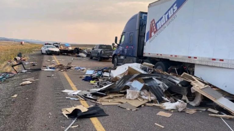 Οκτώ νεκροί σε καραμπόλα 22 οχημάτων λόγω αμμοθύελλας