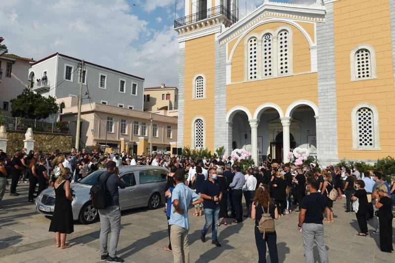 Ράγισαν καρδιές στην κηδεία της 7χρονης Αναστασίας