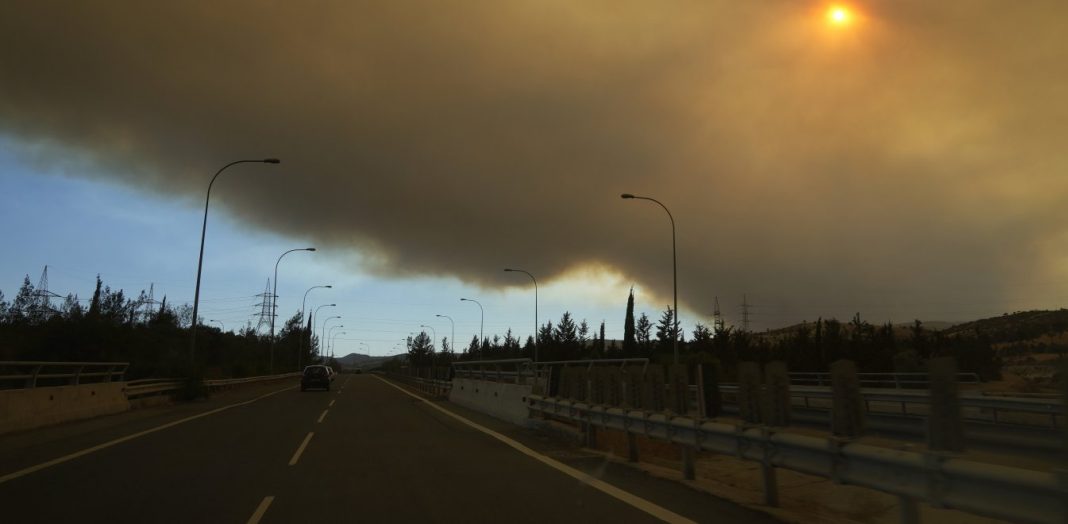 Φωτιά στην Κύπρο: Πώς σημειώθηκε η τραγωδία με τους τέσσερις νεκρούς – Έπεσαν σε χαράδρα