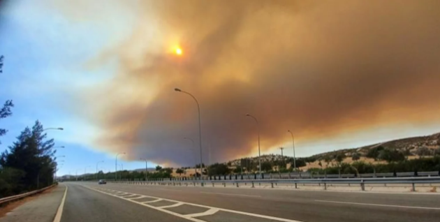 Κύπρος: Με ραγδαία ταχύτητα εξαπλώνεται η φωτιά στην Αρακαπά Λεμεσού -Εκκενώνονται τουλάχιστον άλλα επτά χωριά