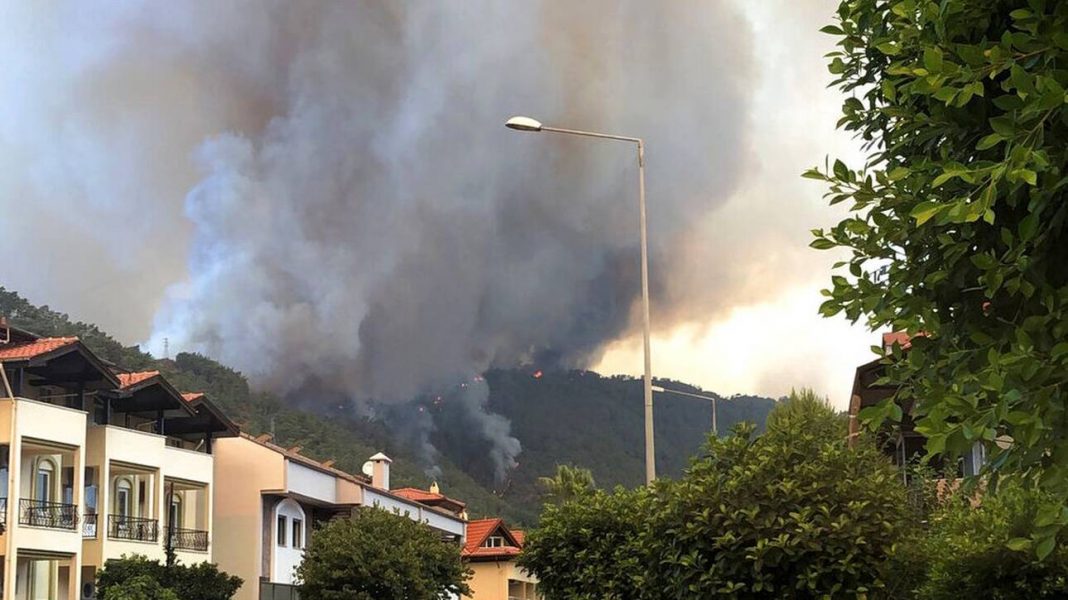 Τουρκία: Τέσσερις νεκροί στις δασικές πυρκαγιές – Υποψίες για εμπρησμό