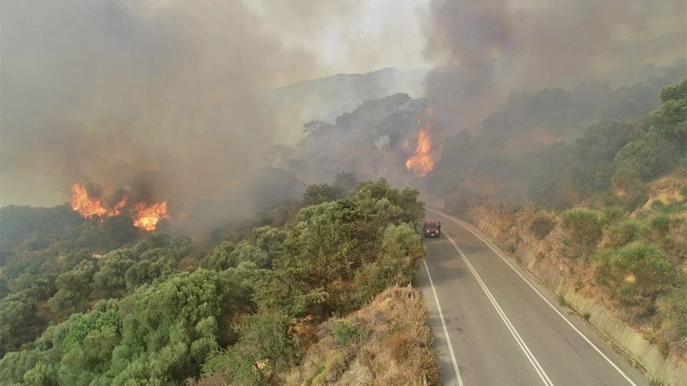 Φωτιά στη Χίο: Εκκενώθηκαν προληπτικά 3 χωριά – Στη μάχη της κατάσβεσης και το ρωσικό θηρίο Beriev