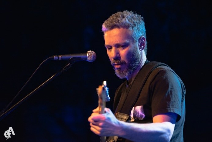 Ο Αλκίνοος Ιωαννίδης είναι «Electric Solo» στο Κηποθέατρο «Νίκος Καζαντζάκης»