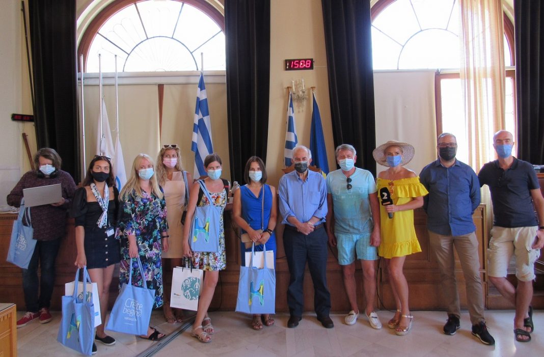 Έντεκα Εσθονοί δημοσιογράφοι επισκέφθηκαν το Δήμο Ηρακλείου – Ενδιαφέρον για τα μέτρα κατά της πανδημίας