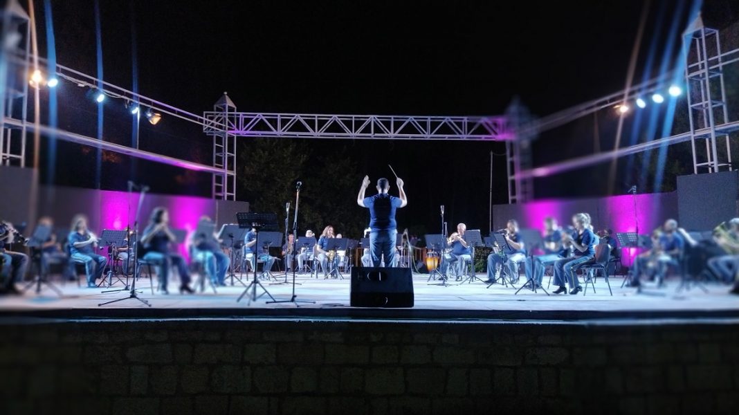 Με επιτυχία η συναυλία της Φιλαρμονικής του Δήμου Ηρακλείου στο Κηποθέατρο «Νίκος Καζαντζάκης»