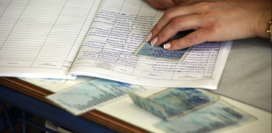 Φωτιά: Πώς θα γίνει η επανέκδοση ταυτοτήτων και διαβατηρίων που χάθηκαν