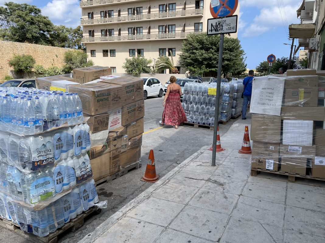 Είκοσι έξι ακόμα παλέτες ειδών πρώτης ανάγκης από τον Δήμο Χανίων προς τους πυρόπληκτους της Πελοποννήσου