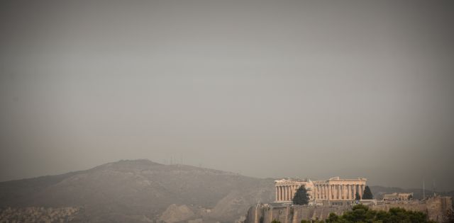 Τζανάκης για φωτιές – Με κάπνισμα 10 τσιγάρων ισοδυναμεί η παραμονή σε εξωτερικούς χώρους