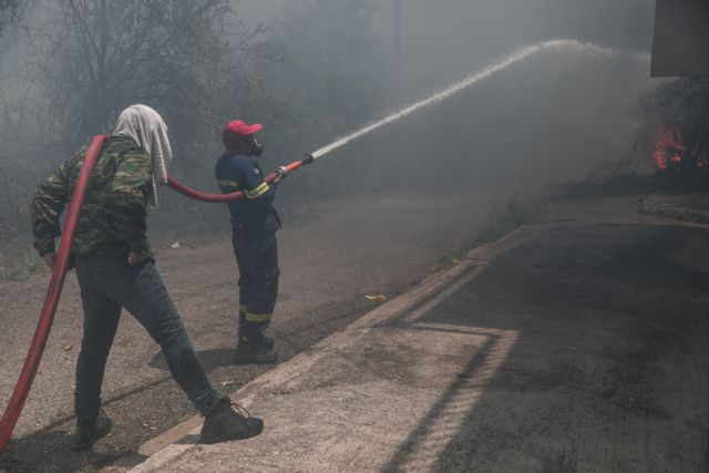 Φωτιά στη Φωκίδα: Μαίνεται το μέτωπο – Απειλούνται χωριά