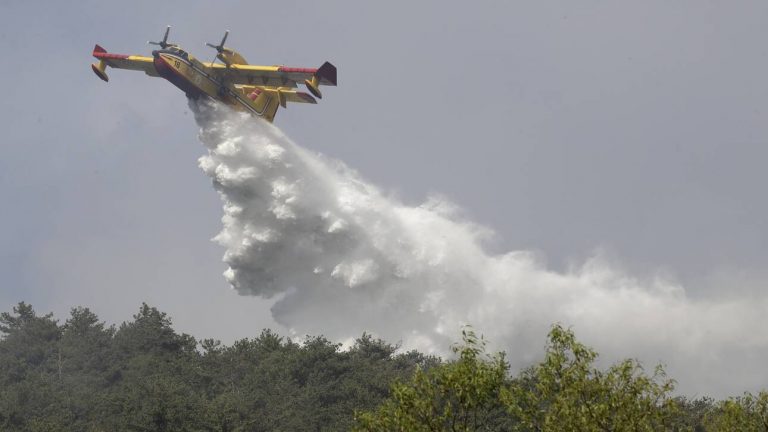 Ιταλία – Στις φλόγες και η Καλαβρία: Δύο νεκροί και 60 εστίες φωτίας