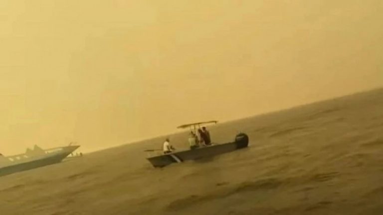 Φωτιά στην Εύβοια: Περισσότερους από 2.000 ανθρώπους βοήθησε το λιμενικό