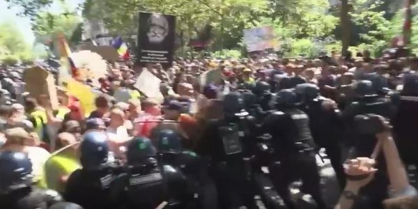 Γαλλία – Κορωνοϊός: Στους δρόμους οι αντιεμβολιαστές