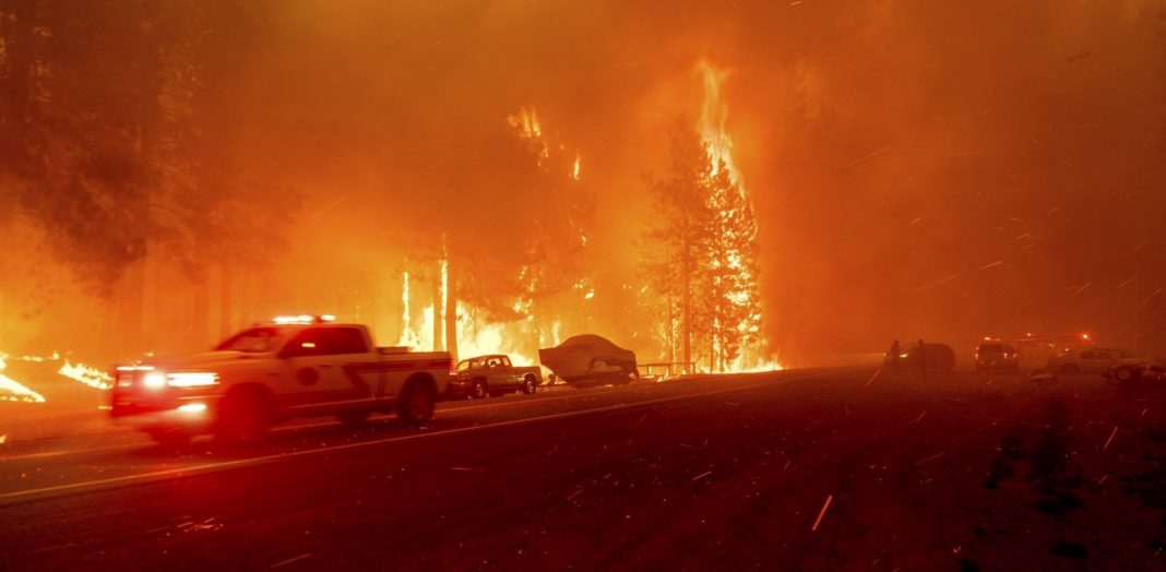 Φωτιά – Καλιφόρνια: Περίπου 2.000 κάτοικοι κλήθηκαν να εκκενώσουν τα σπίτια τους