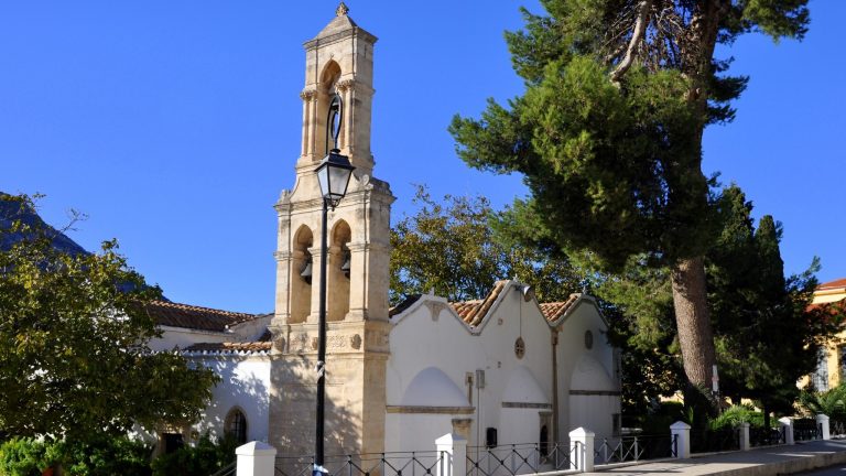 Ηράκλειο: Πανηγυρίζει ο Ιερός Ναός Παναγίας Φανερωμένης – Συγκέντρωση τροφίμων για τους πυρόπληκτους