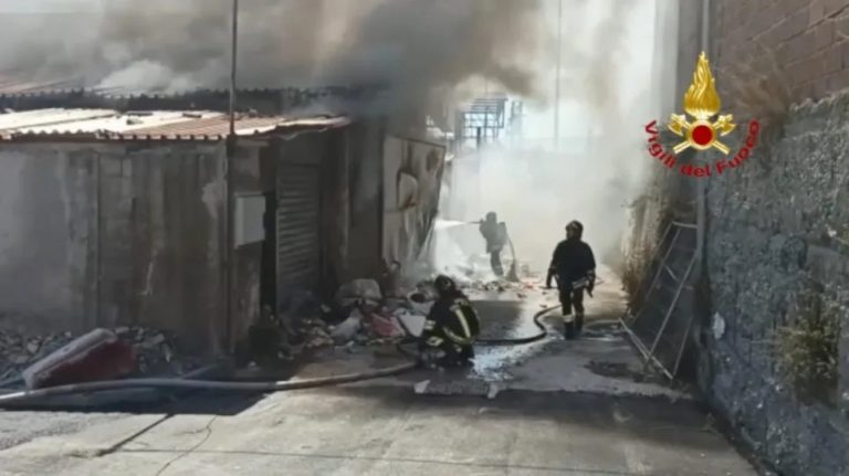 Φωτιές στην Ιταλία: Εξήντα εστίες στην Καλαβρία – Δυο νεκροί στην περιοχή Σαν Λορέντσο