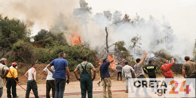Τρία τα μέτωπα στην Εύβοια, εκκενώθηκαν οι Κεχριές – Πυροσβέστες, εθελοντές και κάτοικοι δημιουργούν ζώνες ασφάλειας