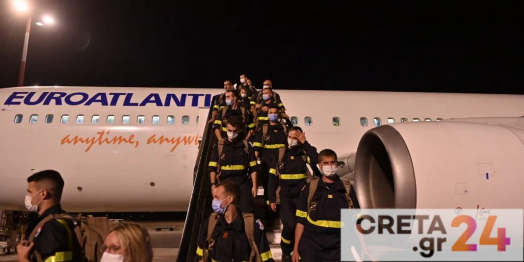 Συμμαχία στις φλόγες: Έλληνες και ξένοι πυροσβέστες μαζί στη μάχη: «Δεν θα αφήσουμε την Ελλάδα μόνη»