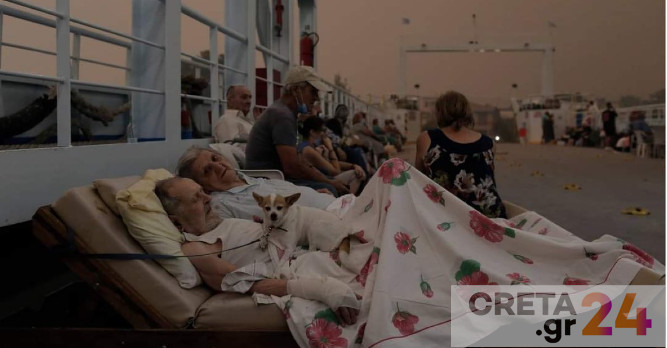 Φωτιά στην Εύβοια: Οι φωτογραφίες με τους ηλικιωμένους δεν αφήνουν κανέναν ασυγκίνητο