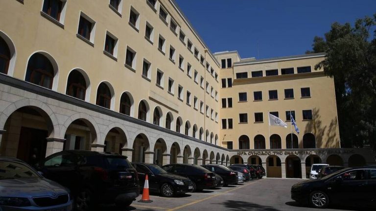 Ιερά Σύνοδος: Συνεδρίαση για την ανυπακοή δύο μητροπολιτών για τις λειτουργίες του Πάσχα