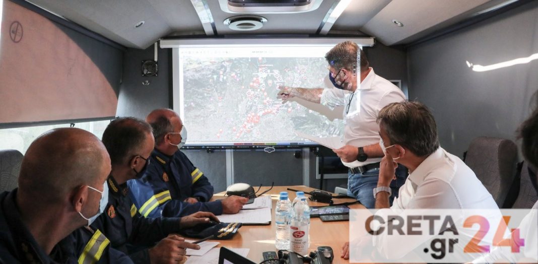 Φωτιά: Στο Κέντρο Επιχειρήσεων της Πυροσβεστικής ο Μητσοτάκης