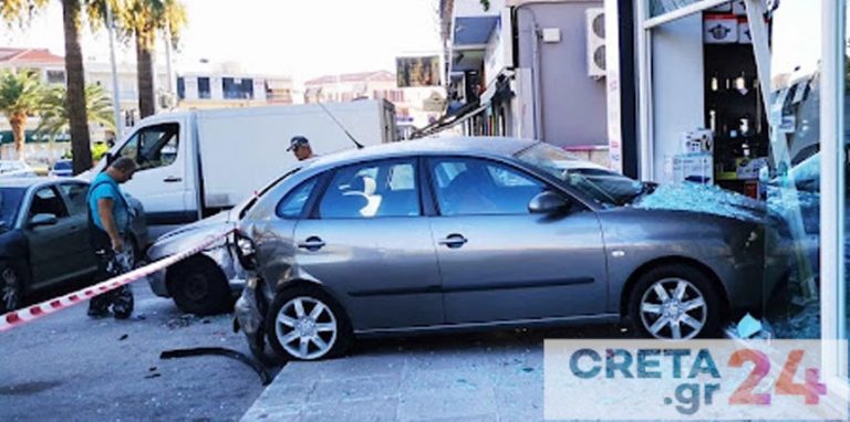 Τρελή πορεία αυτοκινήτου, κατέληξε σε βιτρίνα καταστήματος