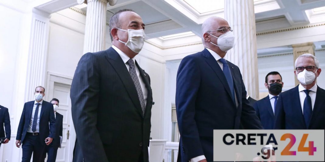 Τηλεφωνική επικοινωνία Δένδια – Τσαβούσογλου για τις φωτιές στην Ελλάδα