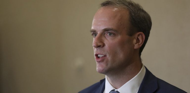 Αφγανιστάν: Ο Βρετανός ΥΠΕΞ δεν τηλεφώνησε για την απομάκρυνση μεταφραστών γιατί έκανε διακοπές στην Κρήτη