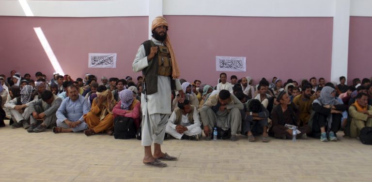 Στα χέρια των Ταλιμπάν το Αφγανιστάν: Καταλαμβάνουν στην Καμπούλ – Εκκενώνεται η πρεσβεία των ΗΠΑ