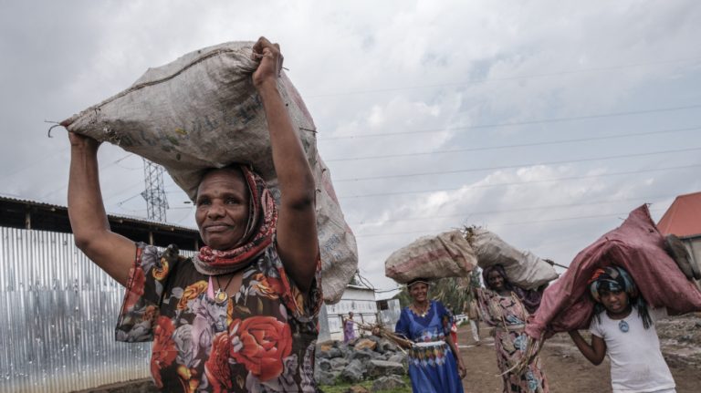Φρίκη στο Τιγκράι: Εκατοντάδες γυναίκες βιάστηκαν, έγιναν σεξουαλικές σκλάβες και ακρωτηριάστηκαν