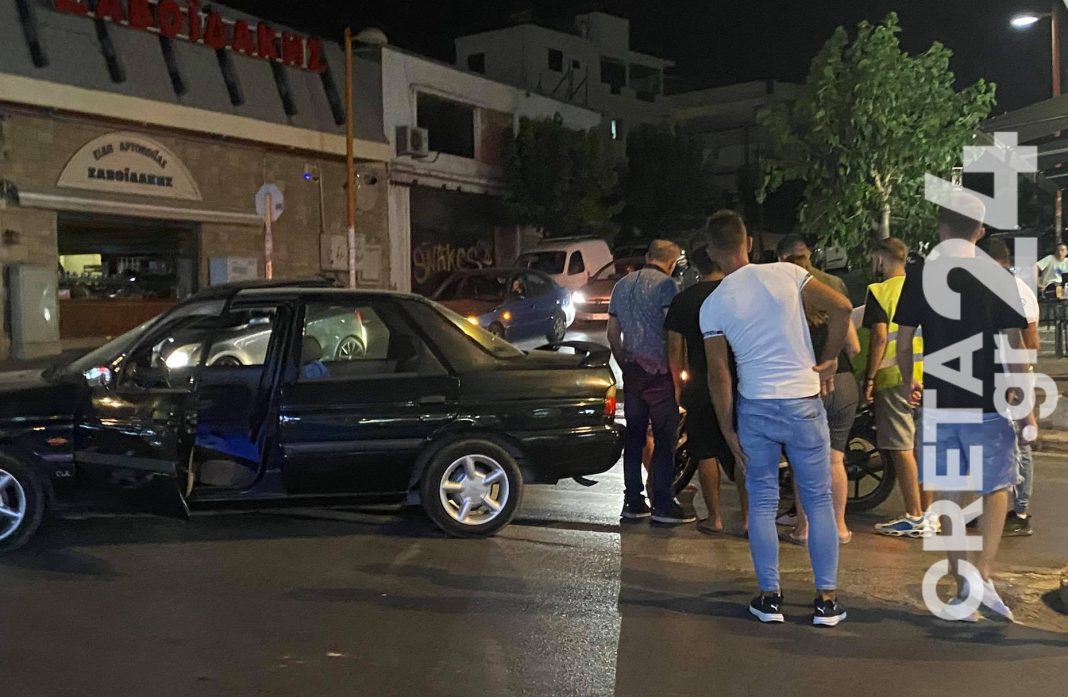 Ηράκλειο: Αυτοκίνητο συγκρούστηκε με μηχανάκι διανομέα