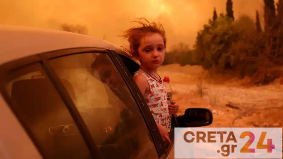 Συγκλονίζει η φωτογραφία της μικρής Βαλεντίνας – Η κίνηση του φωτορεπόρτερ που την έκανε να σταματήσει να κλαίει